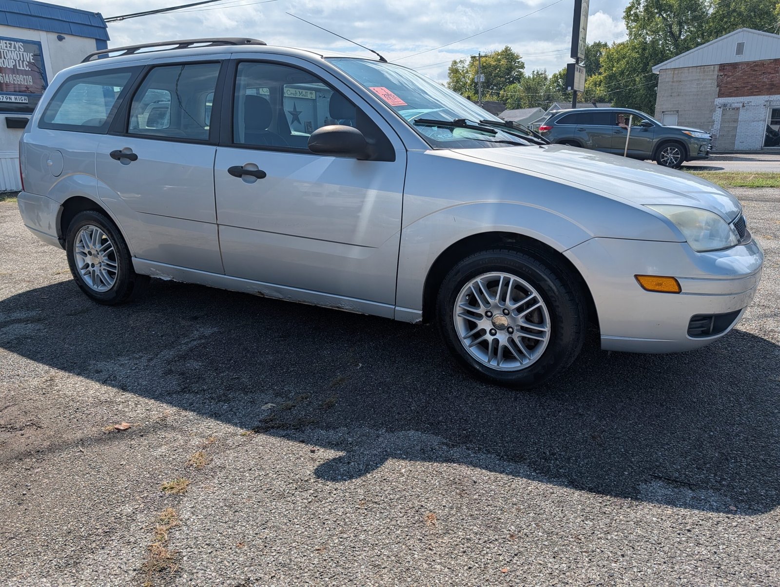 we  2005 Ford Focus ZXW - Sheezys Automotive Group LLC